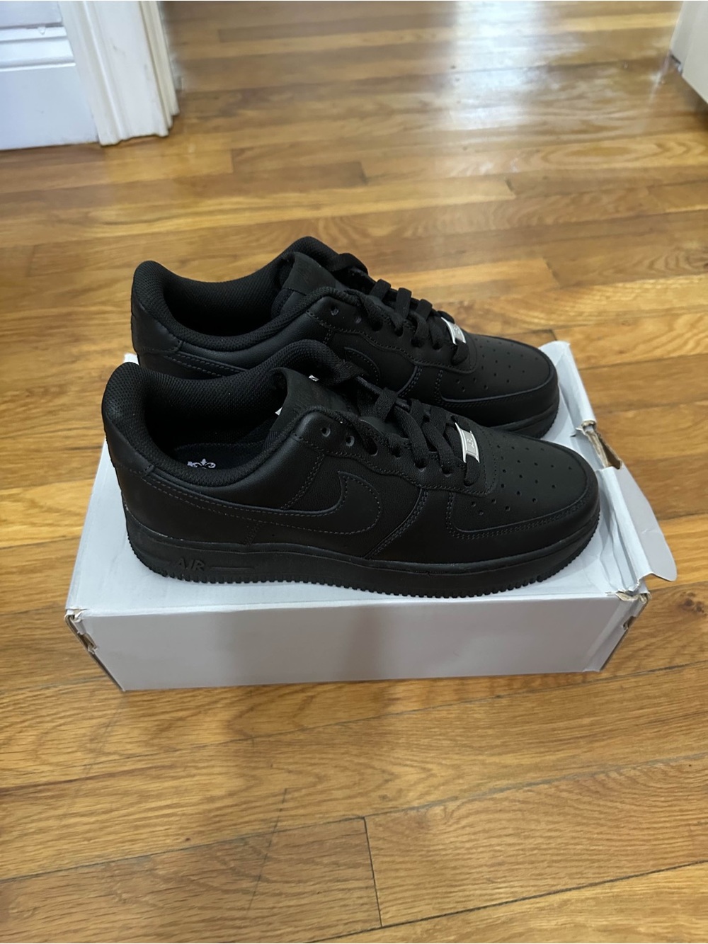 *Slightly Used* Air Force 1 Low Women Black (DD8959-101) Size 8.5W